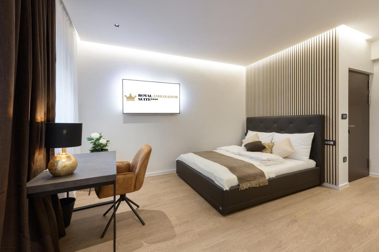 Aparthotel Royal Suite, *